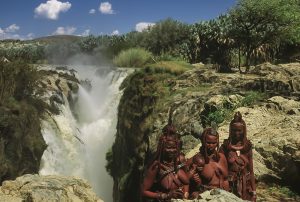 Himbafrauen An Den Epupa Wasserfällen